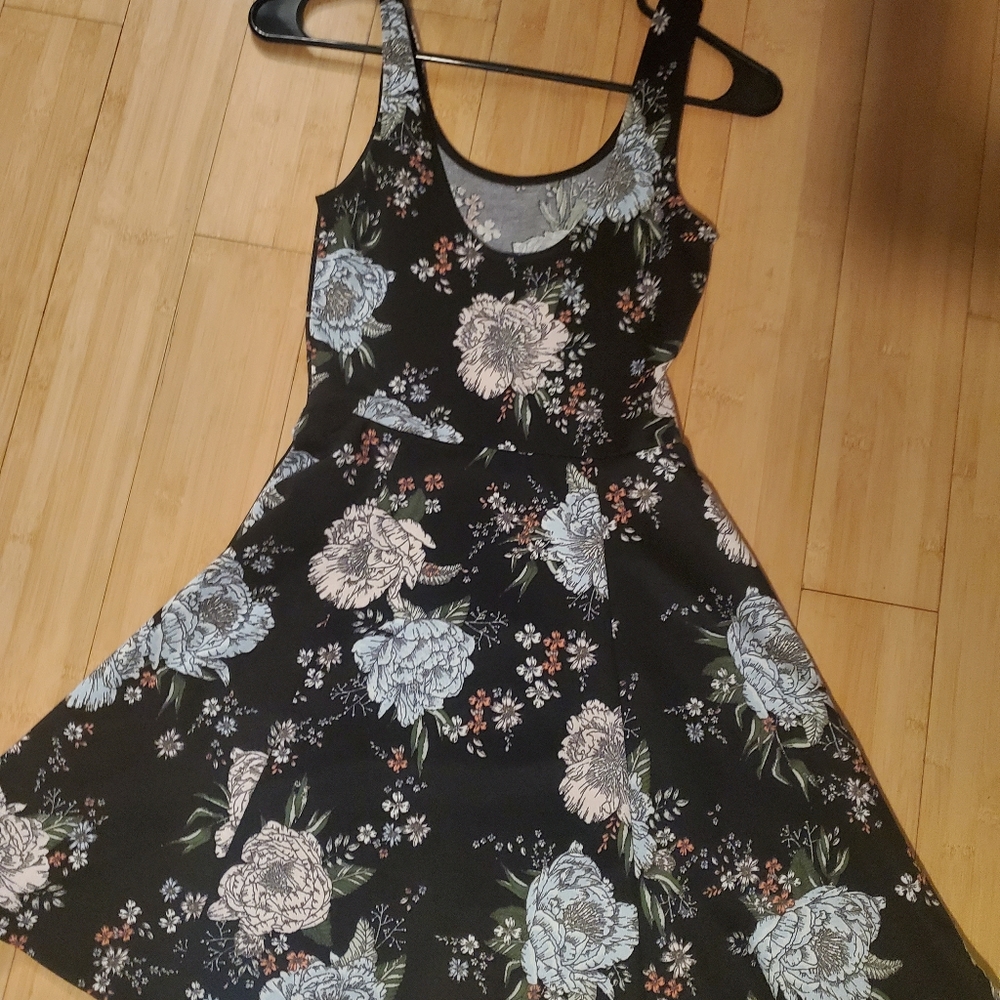 H&M dress size 4